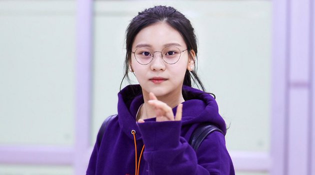 Muncul dengan Makeup Tebal di Bandara, Umji Dicurigai Oplas Wajah