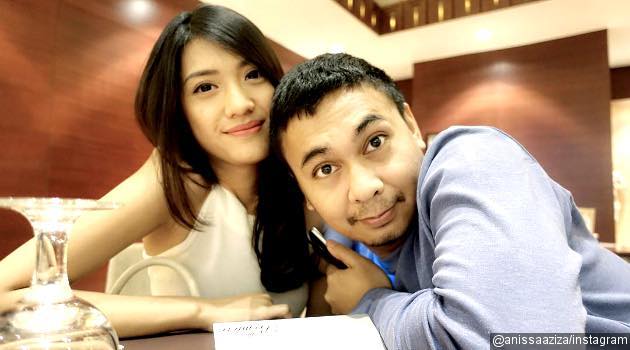 Lakukan Foto Prewedding di Kasur, Raditya Dika Makan Kapas 