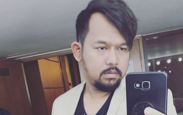 Bedu Unggah Foto Lawas Bareng Rekan Artis, Penampilan Syahrini Jadi Sorotan