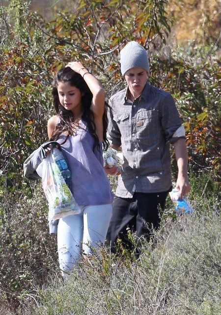 Justin Bieber dan Selena Gomez Piknik di Taman  Kabar 