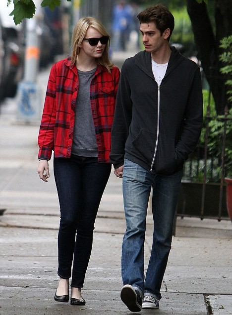 Andrew Garfield Pamer Kemesraan dengan Emma Stone
