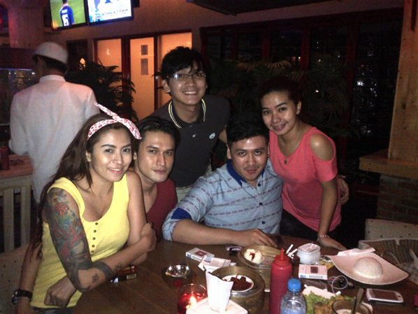Cinta Penelope Nyaman Foto Mesra dengan Indra Bruggman