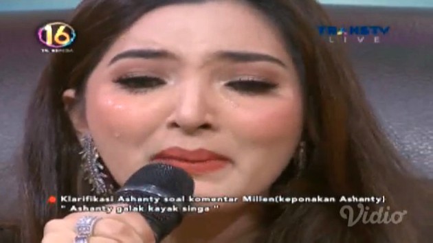 Ashanty menangis