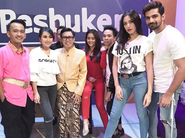 Lirikan Ayu Ting Ting ke Jedar dan Vishal Singh