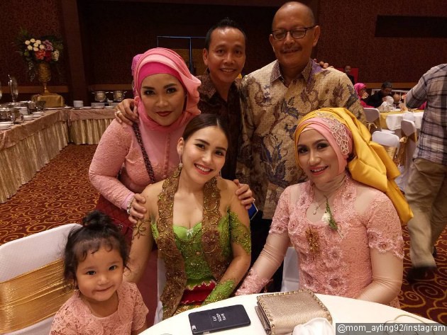 Kebaya Ayu Ting Ting