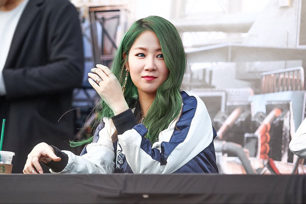 Soyu Sistar Bikin Silau dengan Rambut  Ngejreng  Warna   Soyu Sistar Bikin Silau dengan Rambut  Ngejreng  Warna