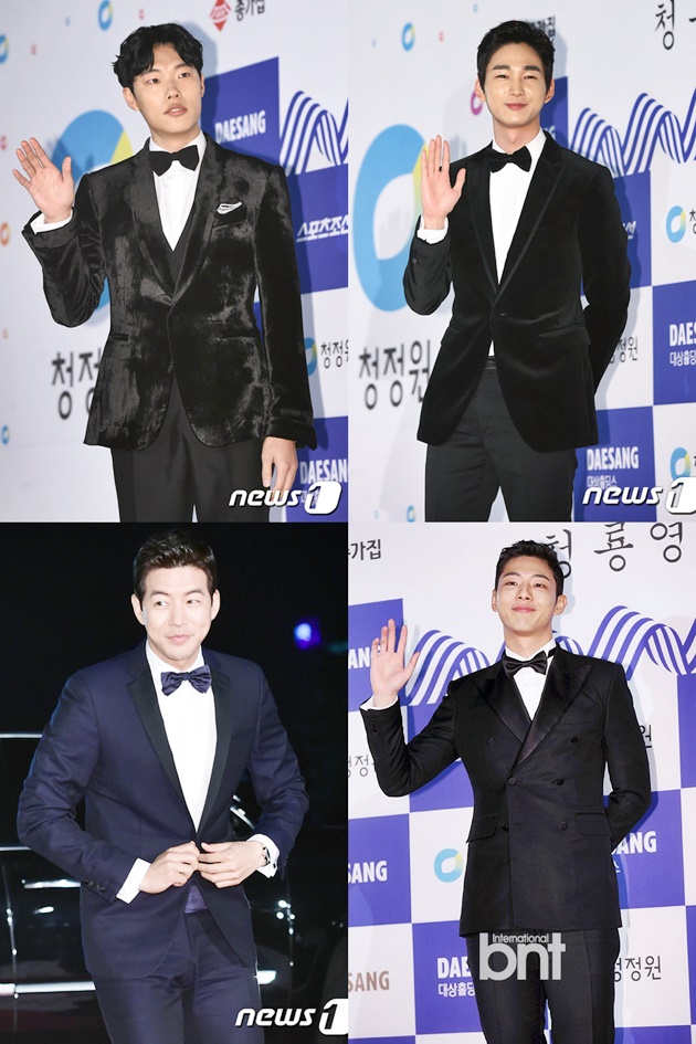 Adu Ganteng, Ryu Jun Yeol-Ji Soo cs Kece di Red Carpet Blue Dragon Awards 2016