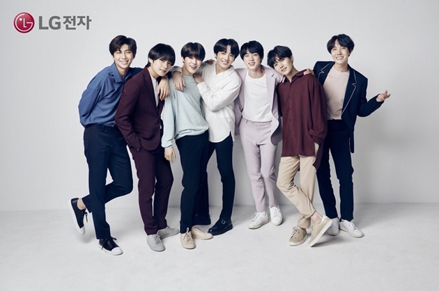 Jadi Model Brand Smartphone Terkenal BTS  Bikin Gemas 