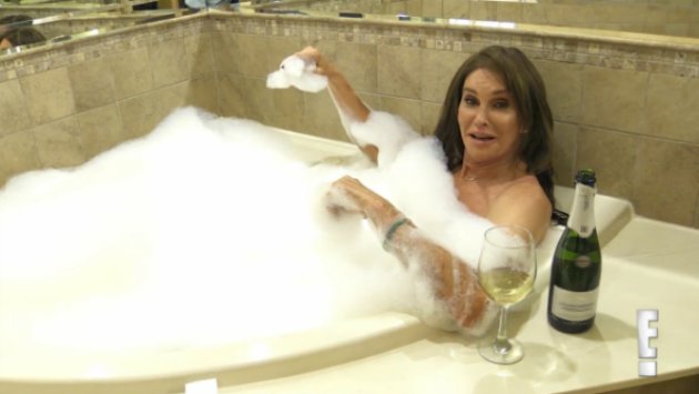 Caitlyn Jenner Rela Bikin Video Berendam di Bathtup