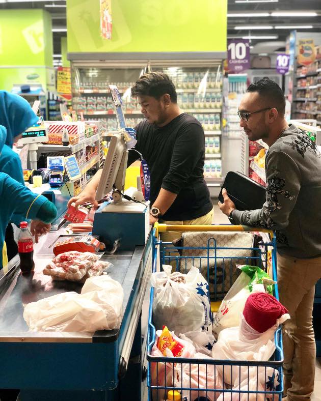 Enji Belanja, Netter Sindir Soal Nafkah