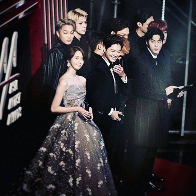 EXO Foto Sama Yoona-Park Bo Gum, Kai Malah Pose 'Merem' di AAA