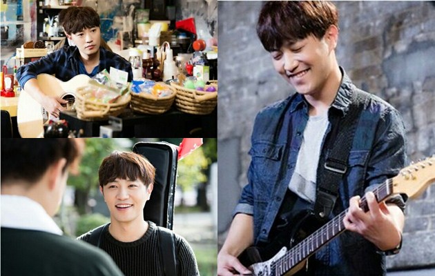 Pasang Wajah Ceria, Kerennya Jin Goo Serius Main Gitar di Foto Adegan 'Night Light'