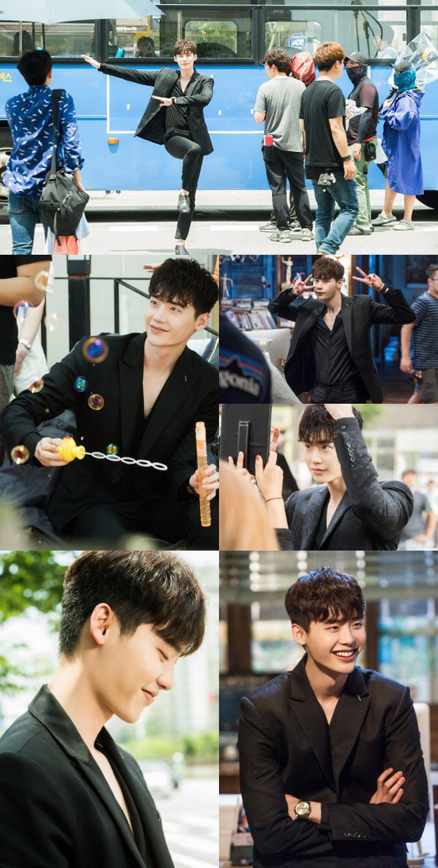 Lee Jong Suk Bergaya Gokil di Nikmati Syuting 'W'