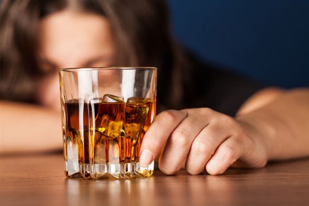 hindari minum alkohol