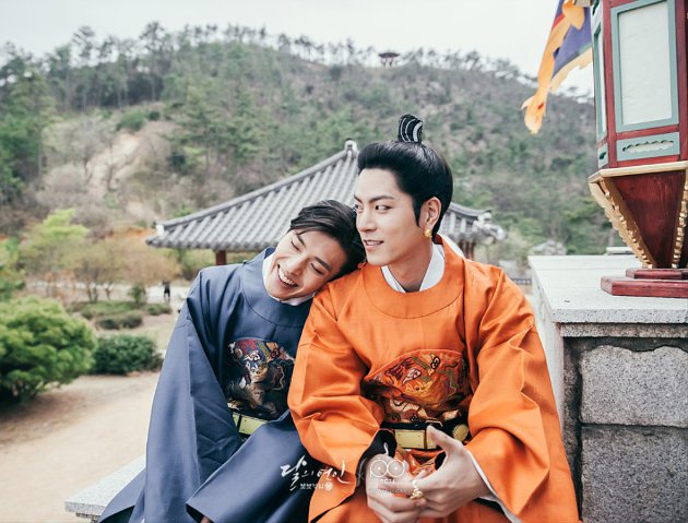 Ha Neul Sandaran Manja ke Jong Hyun di BTS 'Scarlet Heart Ryeo'