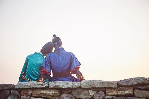 Kim Yoo Jung Bersandar Bahu Bo Gum di 'Love in the Moonlight'
