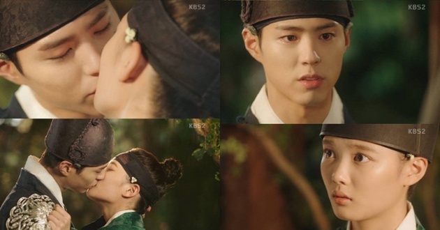 Park Bo Gum Akhirnya Cium Kim Yoo Jung di 'Love in the Moonlight'