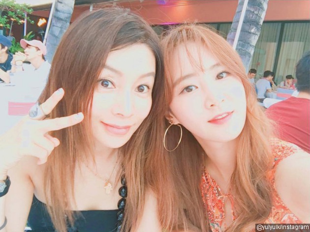 Kwon Yuri SNSD dan Hwang Shin Hye Sapa Fans dari Hawaii
