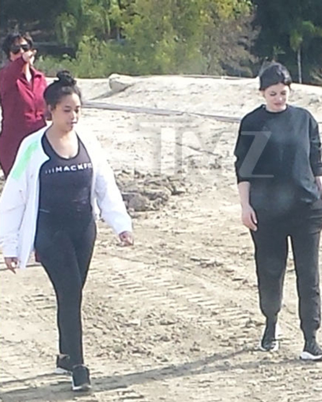Kylie Jenner mendadak muncul, perut mengempis?