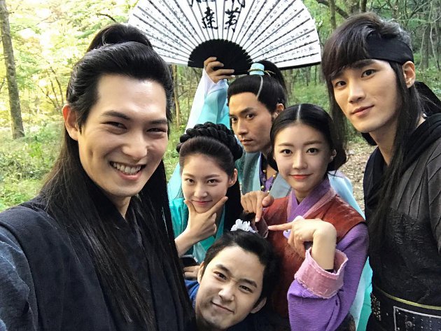 Lee Jong Hyun - Gong Seung Yeon cs Pamer Senyum Ceria di BTS 'My Only Love Song'