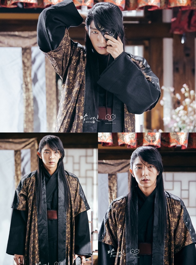 Adegan Lee Jun Ki Buka Topeng di 'Scarlet Heart Ryeo'