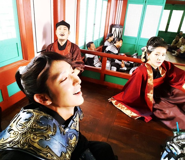 Lee Jun Ki Justru Pamer Syuting Santai