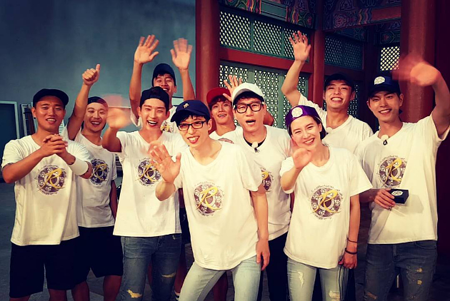 Lee Jun Ki Foto Bareng Tim 'Running Man'