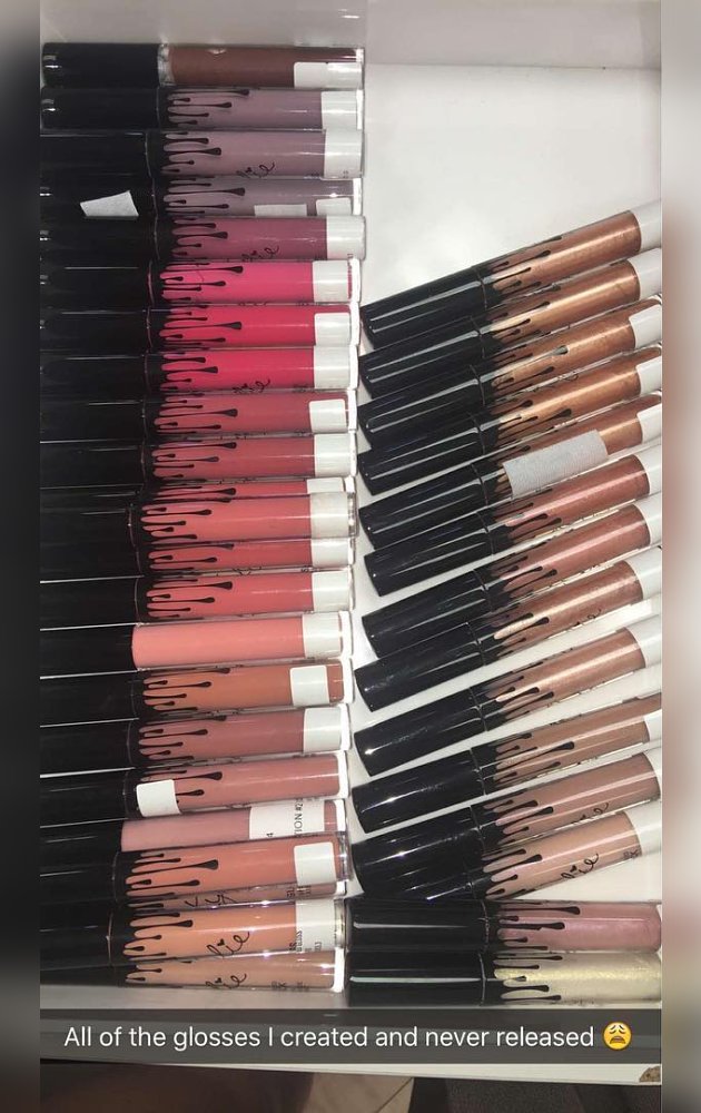 Kylie Jenner Bocorkan Jajaran Lipstick Bikinannya yang Gagal Dirilis