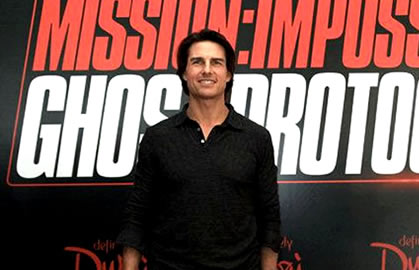 Video: Tom Cruise Panjat Gedung Pencakar Langit di 'Mission: Impossible Ghost Protocol'