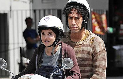 Foto: 'Ulah Gila' Sacha Baron Cohen Pada Anna Faris di 'The Dictator'