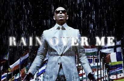 Video Musik: Pitbull Ajak Marc Anthony Ke Gurun Pasir Untuk Lantunkan 'Rain Over Me'