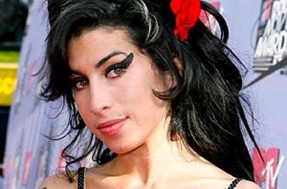 Hari Ini, Jenazah Amy Winehouse Dimakamkan