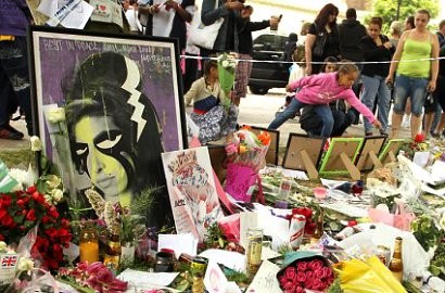 Jenazah Amy Winehouse Dikremasi Sesudah Prosesi Pemakaman di London