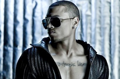 Video Musik: Chris Brown Dendangkan 'All About You' di Tengah Hutan Belantara