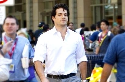 Foto Henry Cavill Sebagai Clark Kent di 'Man of Steel'
