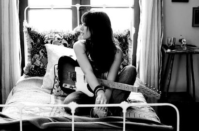 Video Musik: Michelle Branch Libatkan Kekasih di 'Loud Music'
