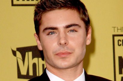 Penggemar Berhasil Buktikan Kepalsuan Foto Zac Efron Tanpa Busana