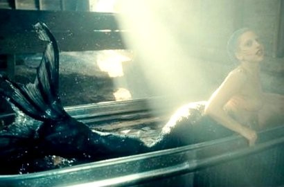 Video Musik: Lady GaGa Menjelma Jadi Putri Duyung di 'You and I'