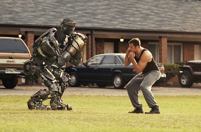 Featurette: Hugh Jackman Dapat Arahan Dari Sugar Ray Leonard di 'Real Steel'