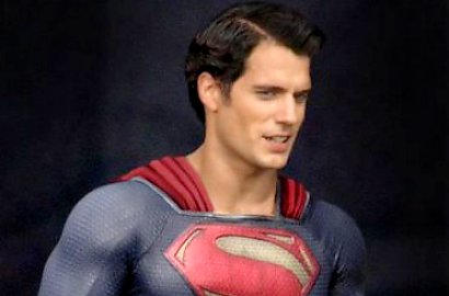 Foto Terbaru 'Man of Steel' Ungkap Detil Kostum Superman