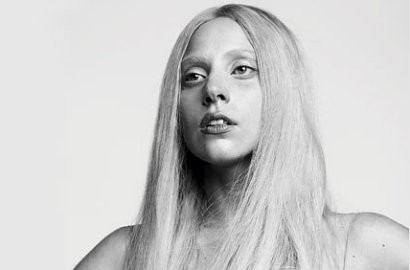 Lady GaGa Tanpa Riasan Wajah di Majalah Harper's Bazaar