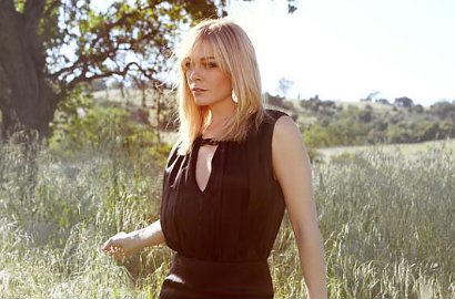 Video Musik: LeAnn Rimes Gandeng Anak Jalanan Untuk Nyanyikan 'Give'