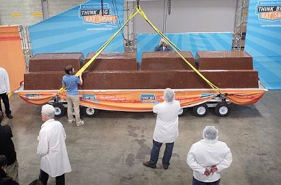 Cokelat Batangan Terbesar di Dunia Sepanjang Enam Meter