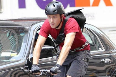 Trailer: Joseph Gordon-Levitt Dedikasikan Diri Sebagai Pengantar Surat Bersepeda di 'Premium Rush'