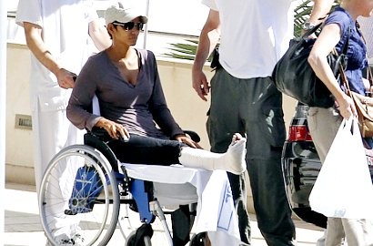 Halle Berry Derita Patah Kaki Akibat Kecelakaan di Spanyol