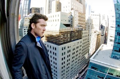 Trailer : Sam Worthington Bersiap Loncat dari Gedung Tinggi di  'Man on a Ledge'