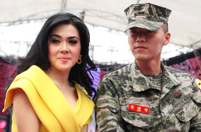 Video Hyun Bin Saat Tampil Bareng Syahrini