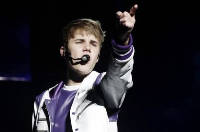 Justin Bieber Bawakan Lagu Baru 'Mistletoe' di Konser Brazil