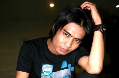 Konflik Pribadi dan Beda Visi Misi Bermusik Adalah Alasan Charly Keluar dari ST12