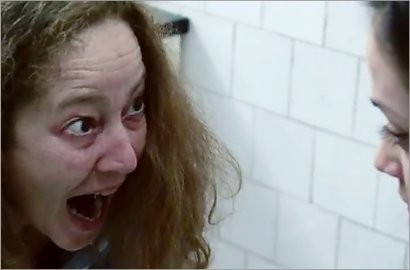 Seorang Wanita Kerasukan Setan di Trailer Perdana 'The Devil Inside'